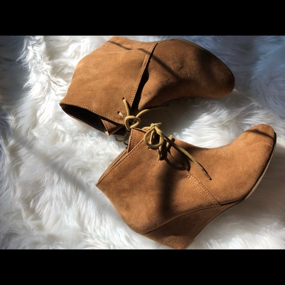 Lace-up Booties Size 8 - Picture 3 of 6